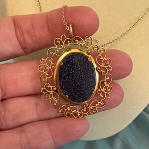 Elegant Gold and Sparkling Pendant Necklace